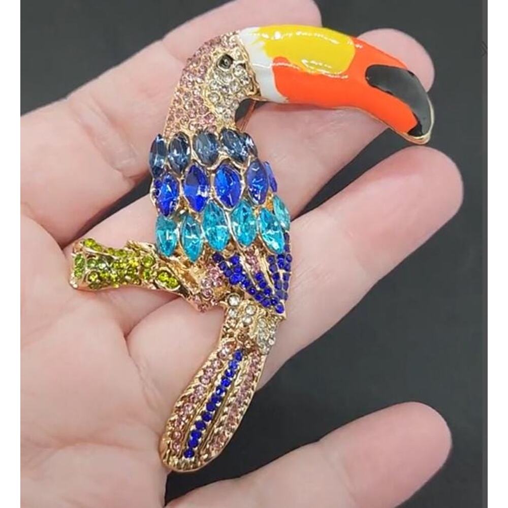 Toucan Bird Brooch: Colorful Tropical Jungle Pin